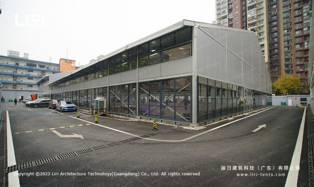 籃球場雨棚現(xiàn)場